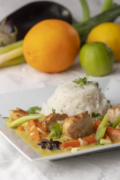 Close Van Een Thaise Curry Met Rijst — Stockfoto