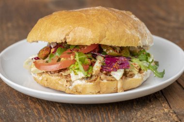 Türkçe sosisliye yakın çekim 