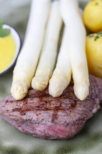 Spárga Közelsége Egy Steak — Stock Fotó