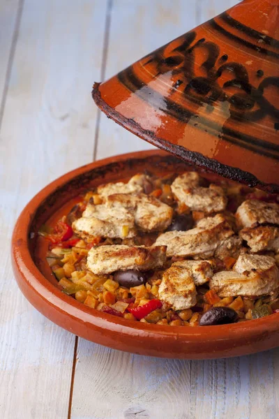 Kip Een Tajine — Stockfoto