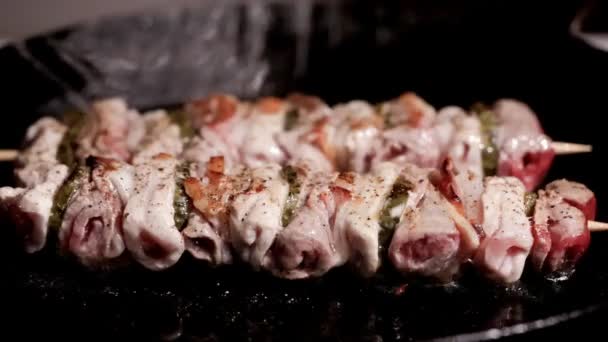 Shashlik Parrilla Una Sartén Hierro — Vídeos de Stock