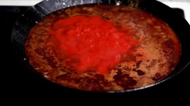 Míchání Pánvi Tomatové Omáčce — Stock video