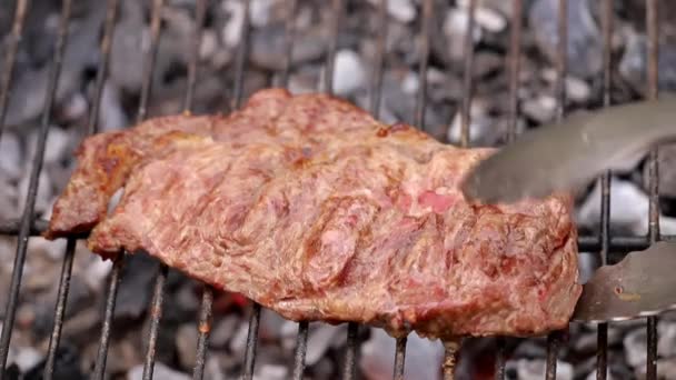 Grigliare Una Bistecca Barbecue — Video Stock