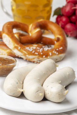 Krakerli Bavyera beyaz sosisi 