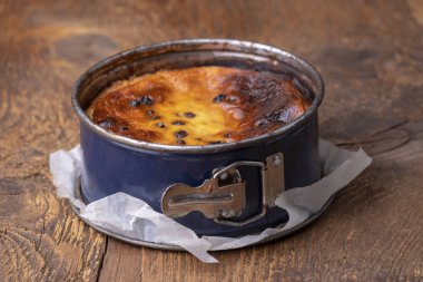 kuru üzüm ile bavyera peynirli kek 