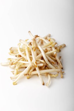 Zıplayan kuşkonmaz kafasının yakın çekimi. 