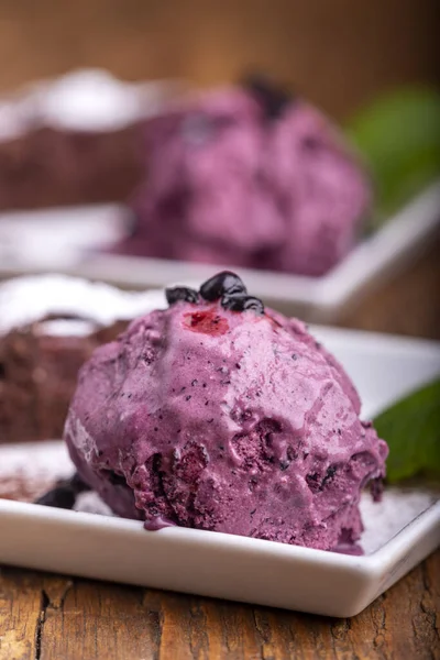 Blueberry Ice Cream Chocolate Cake — Stock Photo, Image