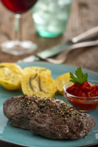 Paprika Steak Grillezett Burgonyával — Stock Fotó
