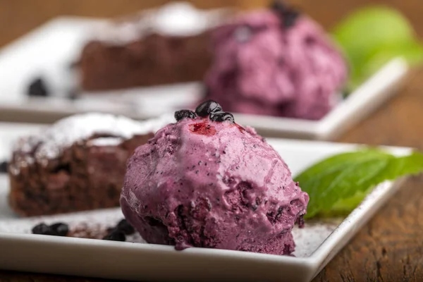 Blueberry Ice Cream Chocolate Cake — Stock Photo, Image