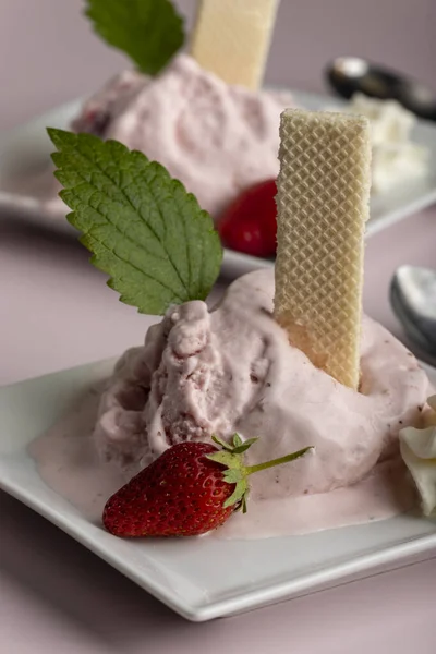 Closeup Strawberry Ice Cream Waffle — Stock Photo, Image