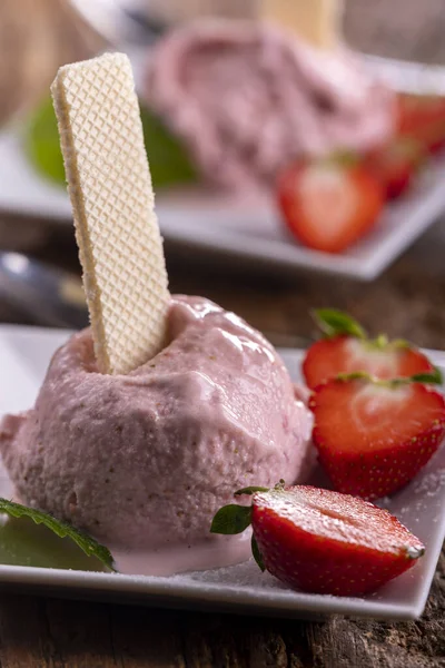 Closeup Strawberry Ice Cream Waffle — Stock Photo, Image