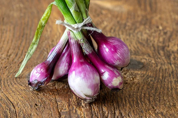 Bunch Purple Onions Wood — Stock Photo, Image