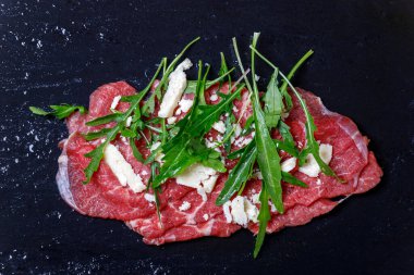 Taze roketli carpaccio.