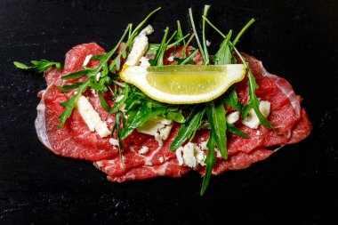 Taze roketli carpaccio.