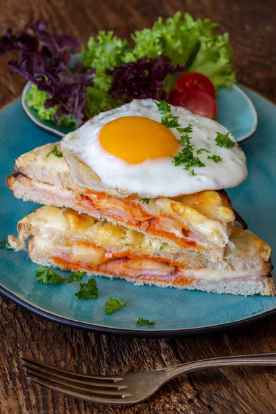 French Croque Madame Blue Plate — Stock Photo, Image
