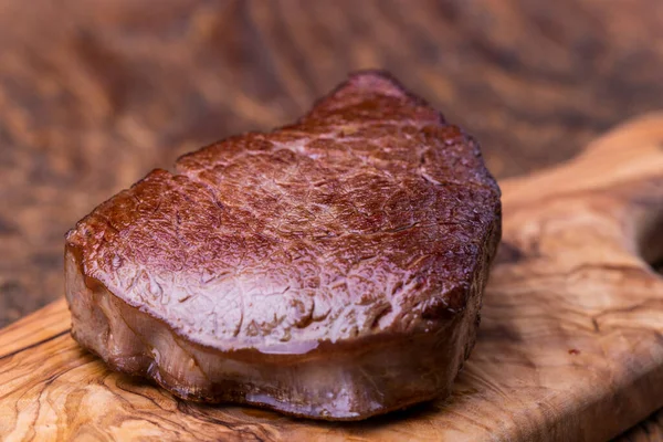 Grilovaný Steak Řezací Desce — Stock fotografie