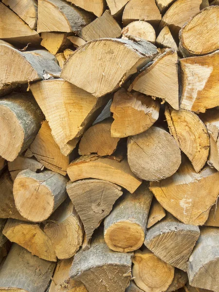 Упакованные дрова для последующего сжигания в печи . — стоковое фото
