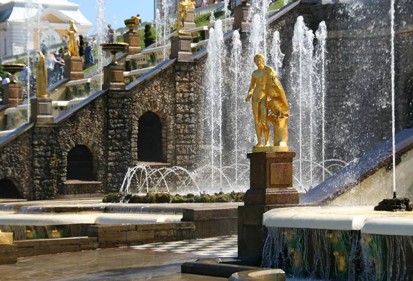 Russie, Saint-Pétersbourg, Peterhof . Photo De Stock