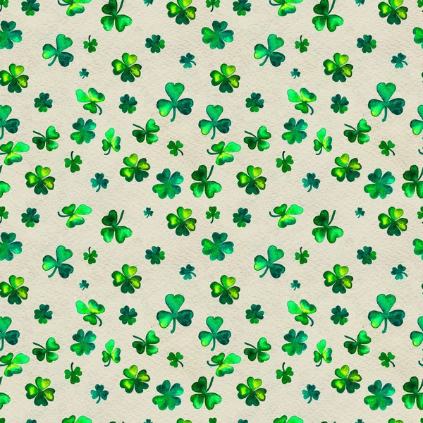 Fondo dibujado a mano sin costuras con hojas de colver St. Patricks Day símbolos — Foto de Stock