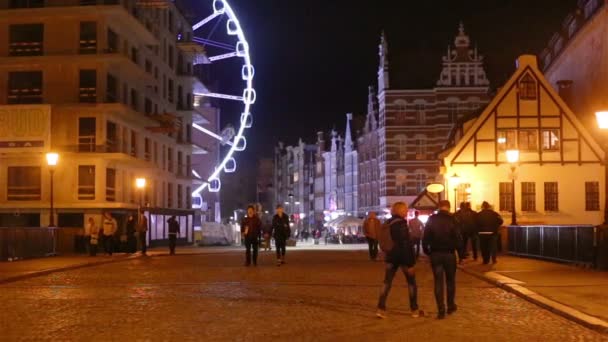 Widok na długą uliczkę spacerową. Gdańsk, Polska — Wideo stockowe