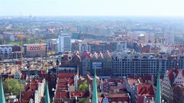 Flygfoto av floden Motława och historiska hus — Stockvideo