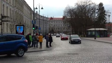 Vilnius, Litvanya - 11 Nisan 2019: Vilnius'un Eski Kent Caddesi.