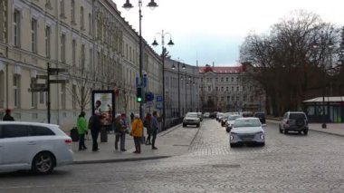 Vilnius, Litvanya - 11 Nisan 2019: Vilnius'un Eski Kent Caddesi.