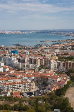 Lizbon yakınlarındaki Almada belediyesinin havadan görünümü, Portekiz
