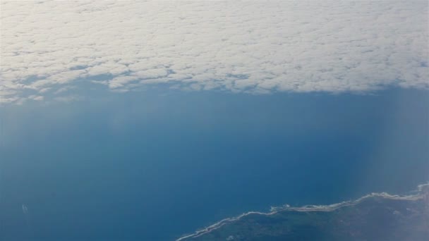 Luchtfoto van Portugal. Uitzicht vanuit de patrijspoort — Stockvideo