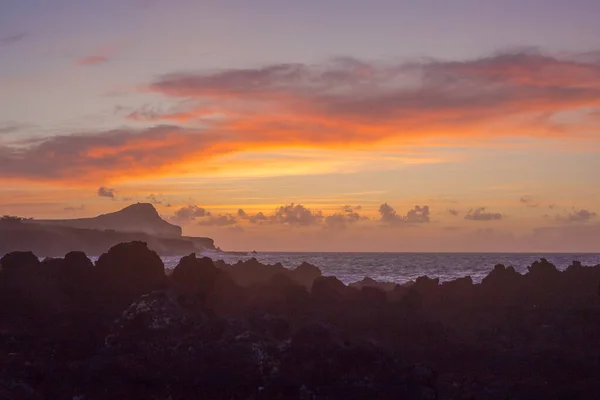 หินลาวาบนชายหาดของ Piscinas‘is Biscoitos มหาสมุทรแอตแลนติก Terceira Azores, โปรตุเกส . — ภาพถ่ายสต็อก