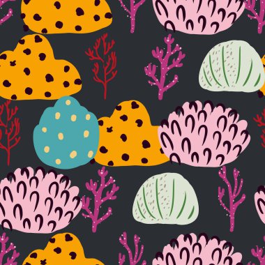 Güzel mercanları olan parlak sualtı desenleri..