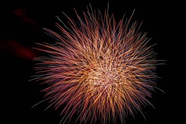 Εικόνα Της Πολύχρωμα Πυροτεχνήματα Φόντο Σκοτεινό Ουρανό — Φωτογραφία Αρχείου