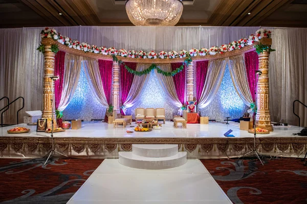 Imagem Mandap Casamento Indiano Com Flores Decoração Antes Cerimônia — Fotografia de Stock