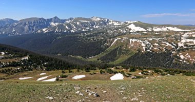 Gore aralığı ve continental bölmek vurdu hemen ötesinde iz Ridge Road Rocky Dağı Milli Parkı, Colorado. İki en önemli dağ doruklarına içinde geçmiş Mt. Julian ve Mt. Ida.