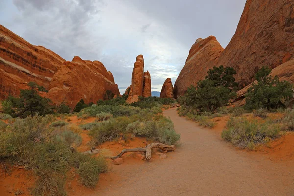 Eine Verhangene Aufnahme Des Eingangs Zum Teufelsgarten Arches National Park — Stockfoto