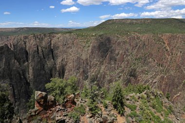 Gunnison Ulusal Parkı'nın Kara Kanyon'daki geçit, Colorado.