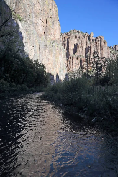 Sol Reflejándose Río Gila Bosque Nacional Gila Nuevo México — Foto de Stock