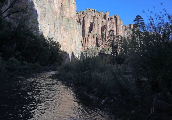 Sol Reflejándose Río Gila Bosque Nacional Gila Nuevo México — Foto de Stock