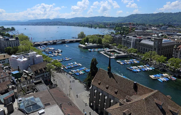 Widok Rzekę Limmat Przepływającą Przez Zurych Szwajcaria Jeziora Zurych — Zdjęcie stockowe