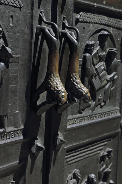 Maçanetas Esculpidas Como Leões Igreja Grossmunster Zurique Suíça — Fotografia de Stock