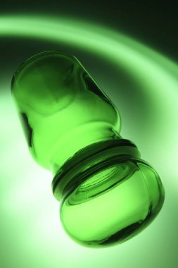 Cam kavanozun içinde yeşil tonu