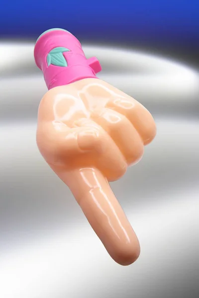 Plastikspielzeughand Mit Leichtem Wirbel — Stockfoto