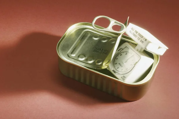 Může Miniaturní Kuchyňská Váha Cínem — Stock fotografie
