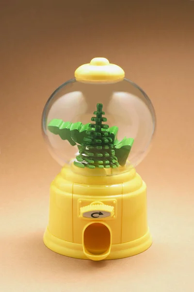 Arbres Noël Miniatures Dans Bubblegum Machine — Photo