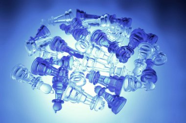 satranç taşları mavi zemin üzerine