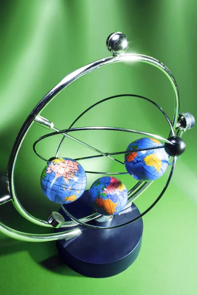 Kinetic Mobile Globes Green Background — Stock Photo, Image