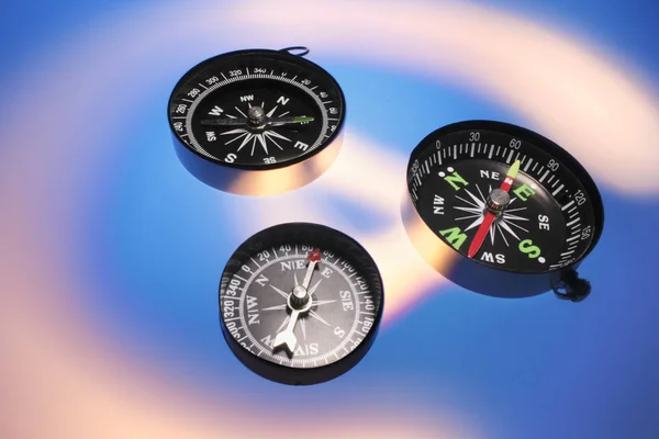 Compasses Fundo Azul — Fotografia de Stock