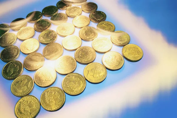Золотые Монеты Голубом Фоне — стоковое фото