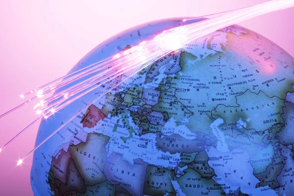 Globus Mit Optischen Fasern Auf Warmem Hintergrund — Stockfoto