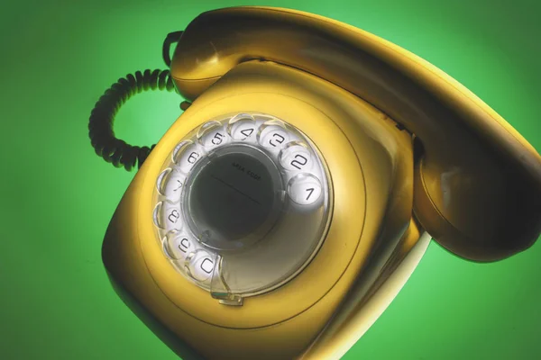 Telefon Zielonym Tle — Zdjęcie stockowe